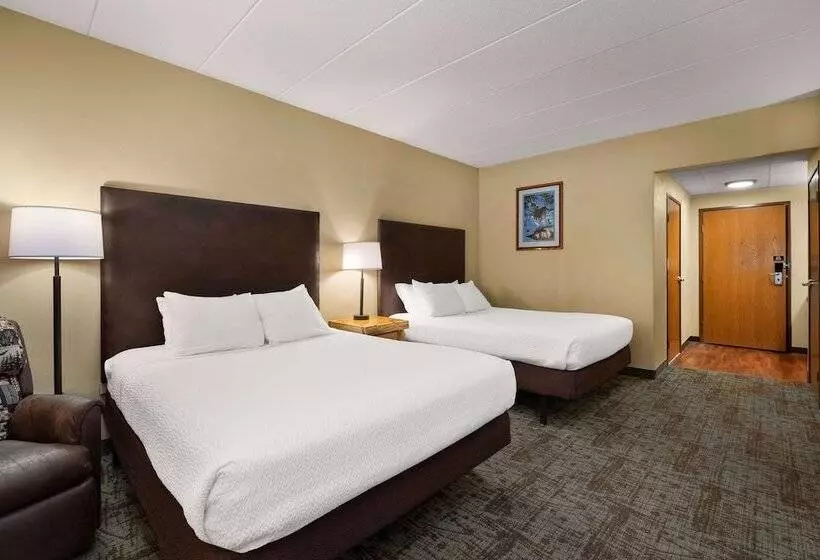 בית מלון כפרי Best Western Northwoods Lodge