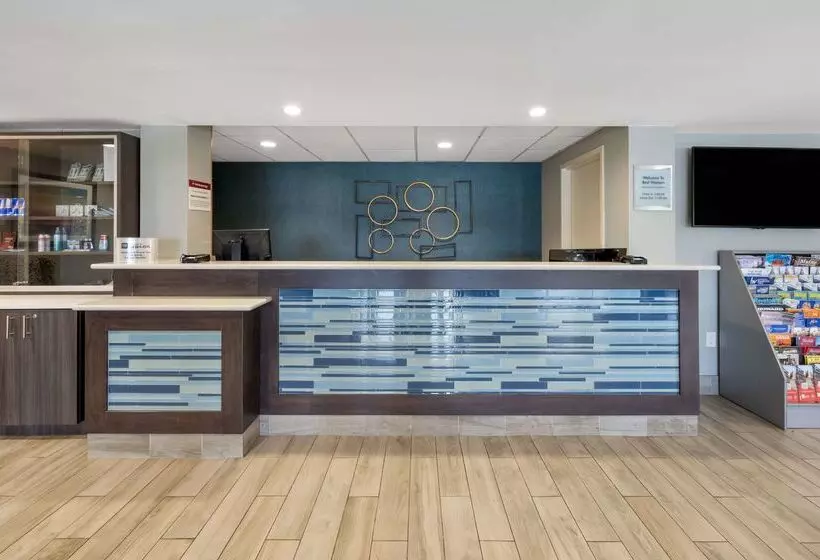 Отель Best Western Plus Alexandria Fort Belvoir