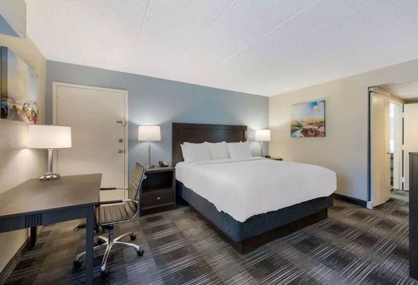 Отель Best Western Plus Alexandria Fort Belvoir