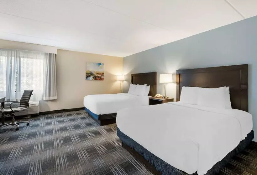 Отель Best Western Plus Alexandria Fort Belvoir