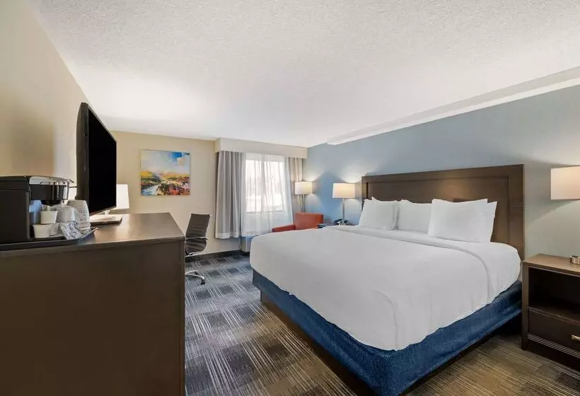 Отель Best Western Plus Alexandria Fort Belvoir