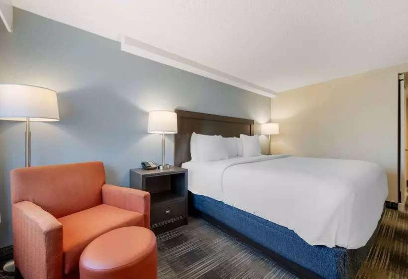 Отель Best Western Plus Alexandria Fort Belvoir
