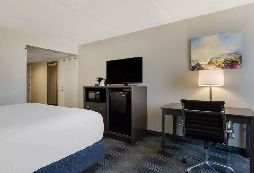 Отель Best Western Plus Alexandria Fort Belvoir