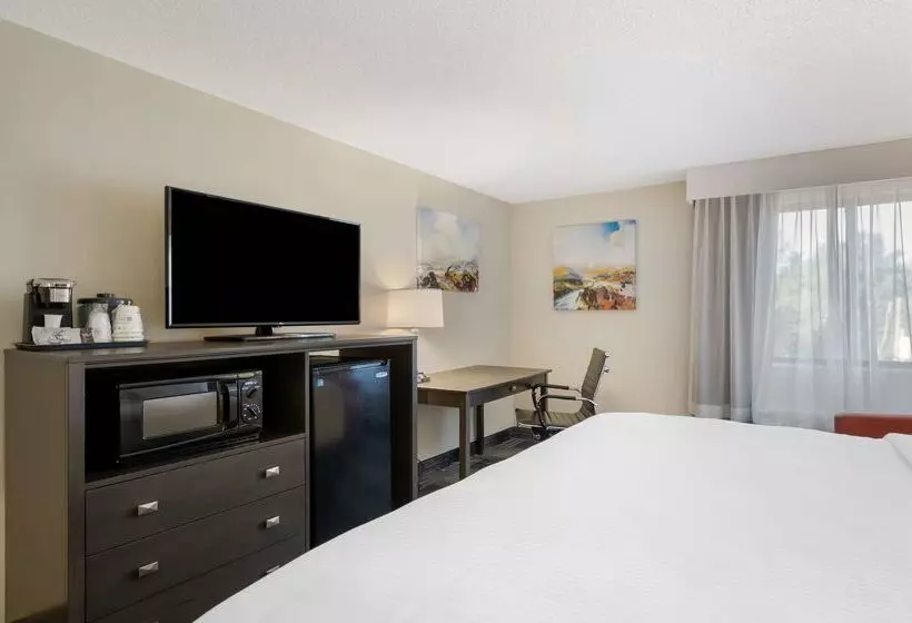 Отель Best Western Plus Alexandria Fort Belvoir