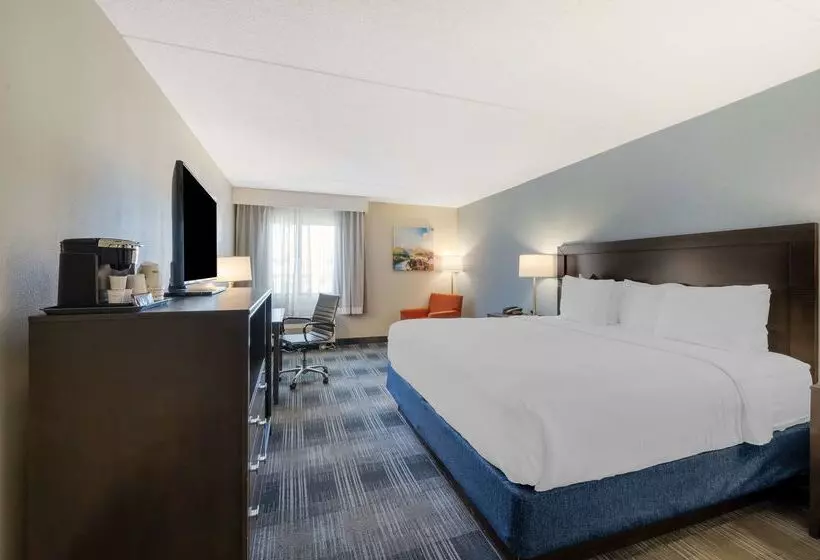 Отель Best Western Plus Alexandria Fort Belvoir