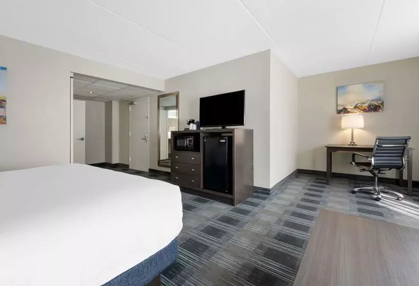 Отель Best Western Plus Alexandria Fort Belvoir