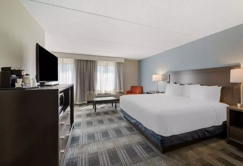 Отель Best Western Plus Alexandria Fort Belvoir