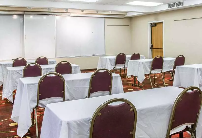 酒店 Clarion Inn I94 Near Expo Center