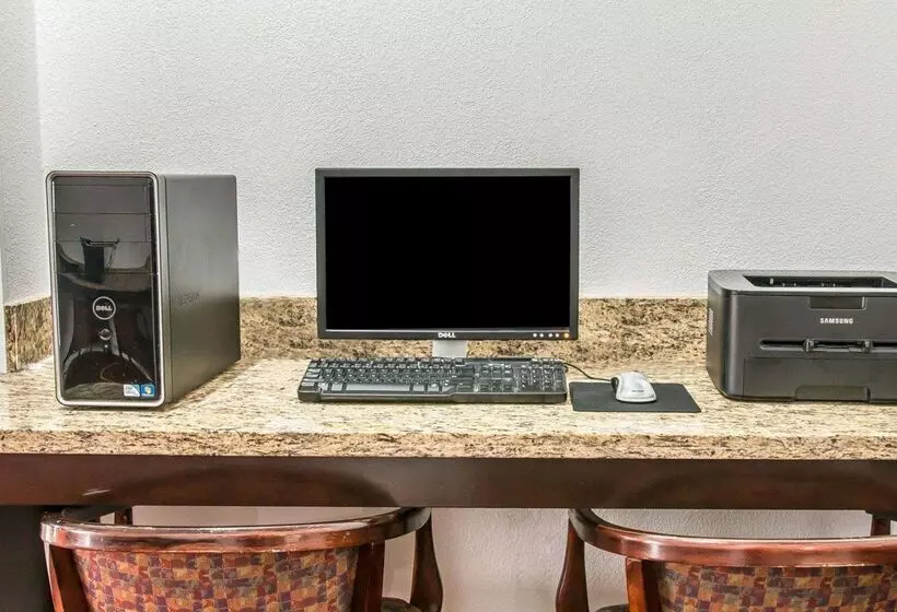 酒店 Clarion Inn I94 Near Expo Center