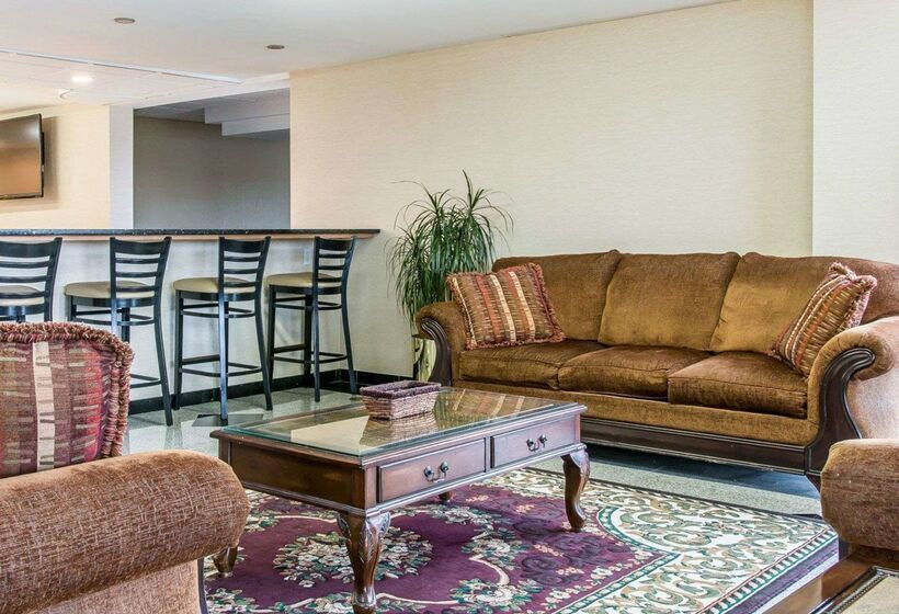 ホテル Clarion Inn I94 Near Expo Center