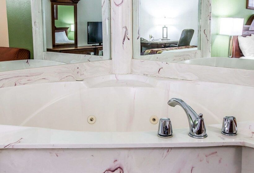 ホテル Clarion Inn I94 Near Expo Center