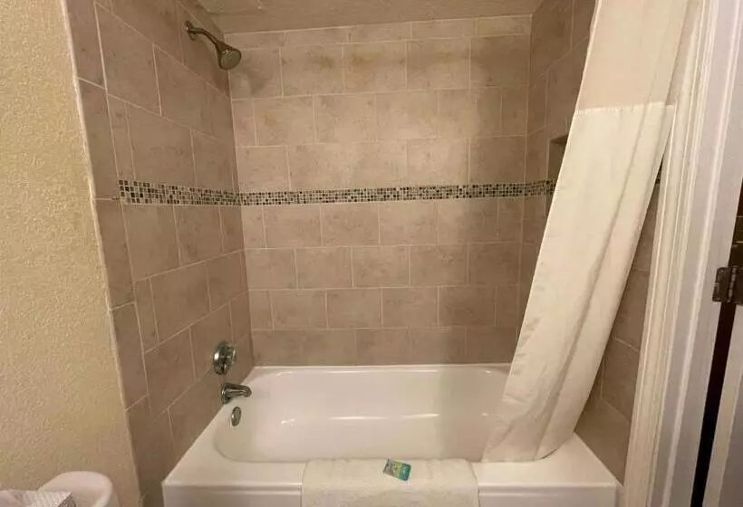 Отель Lakeside Inn