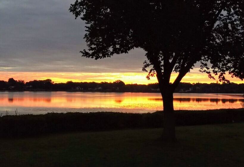 فندق Lakeside Inn