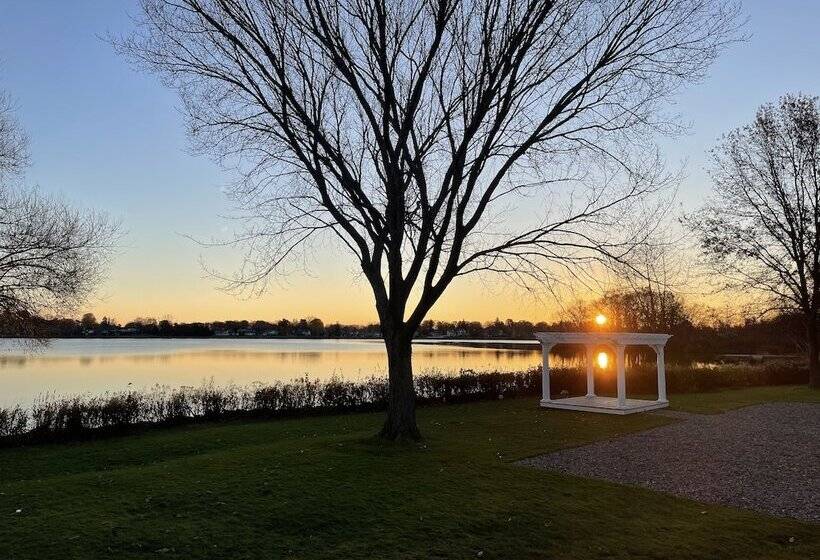 فندق Lakeside Inn