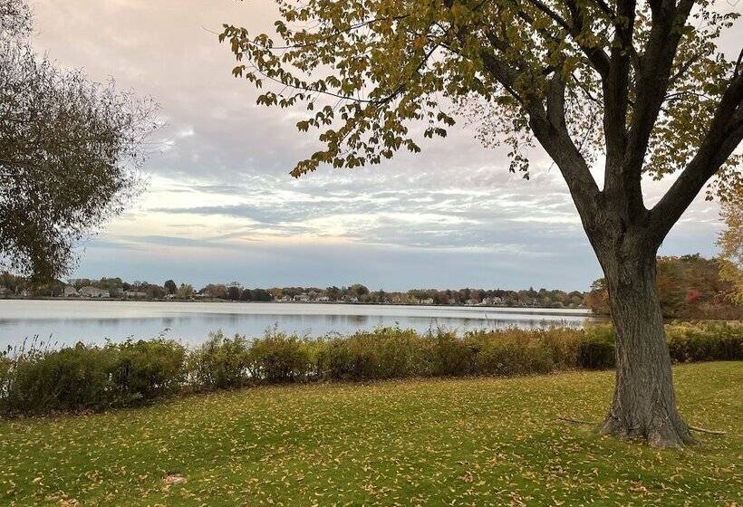 فندق Lakeside Inn