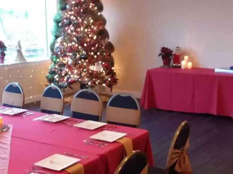 Отель Lakeside Inn