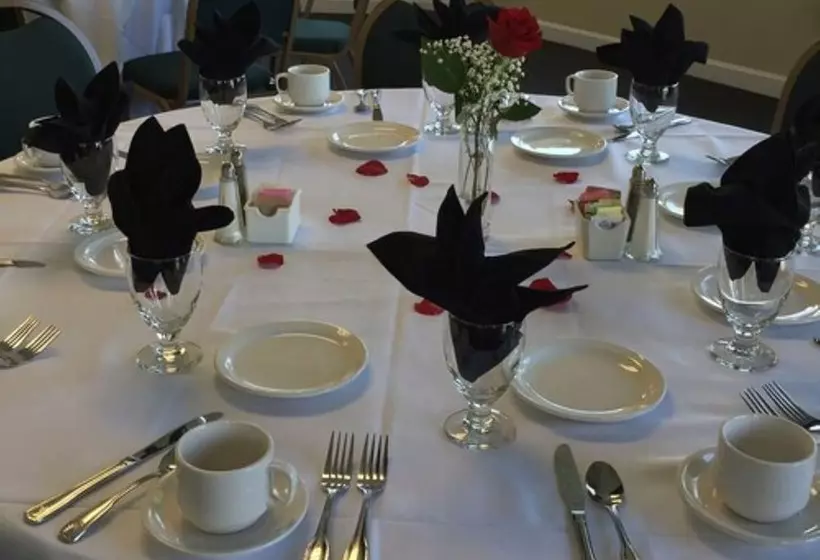 Отель Lakeside Inn