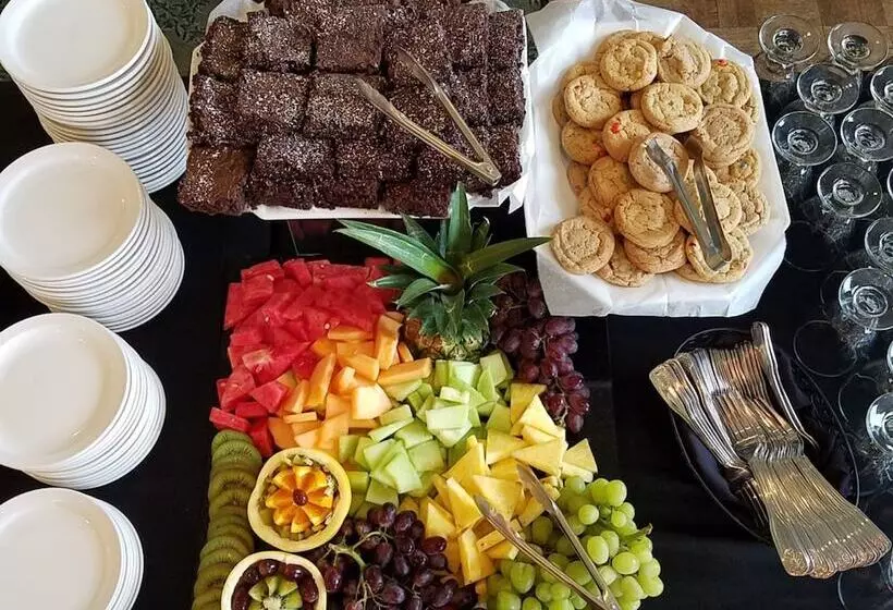 Отель Lakeside Inn