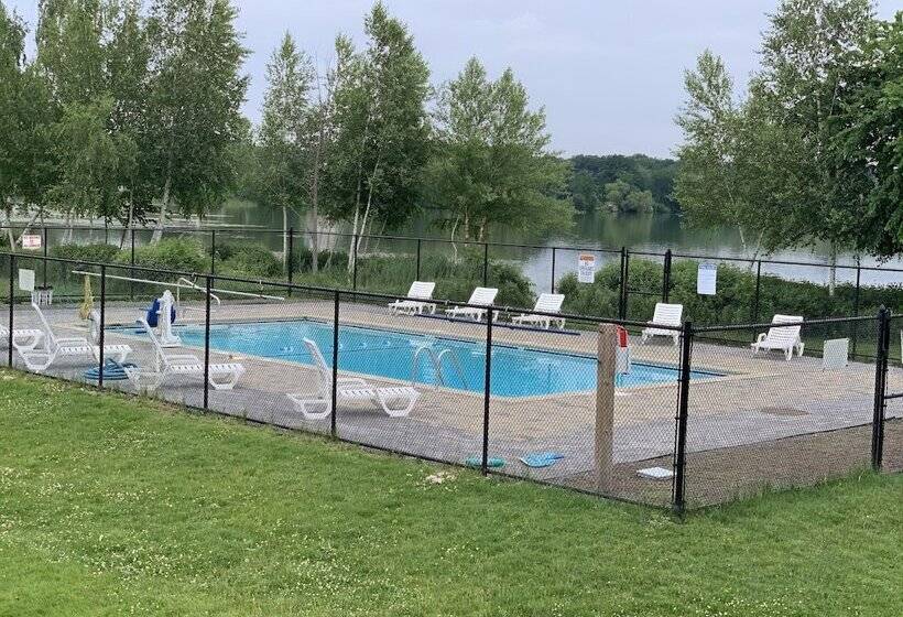 فندق Lakeside Inn