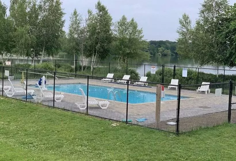 Отель Lakeside Inn