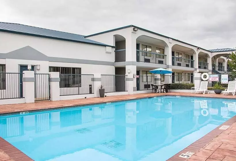 בית מלון כפרי Quality Inn Carthage