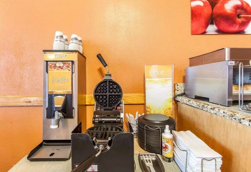 בית מלון כפרי Quality Inn