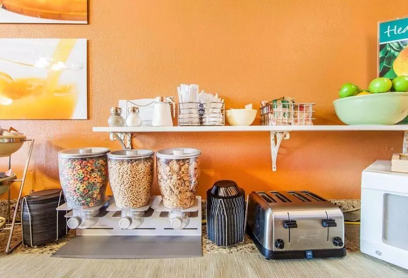 בית מלון כפרי Quality Inn