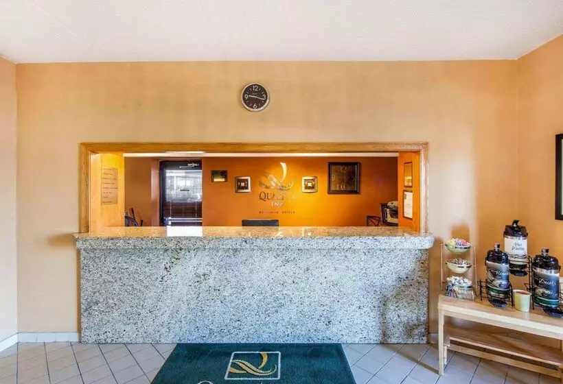 בית מלון כפרי Quality Inn