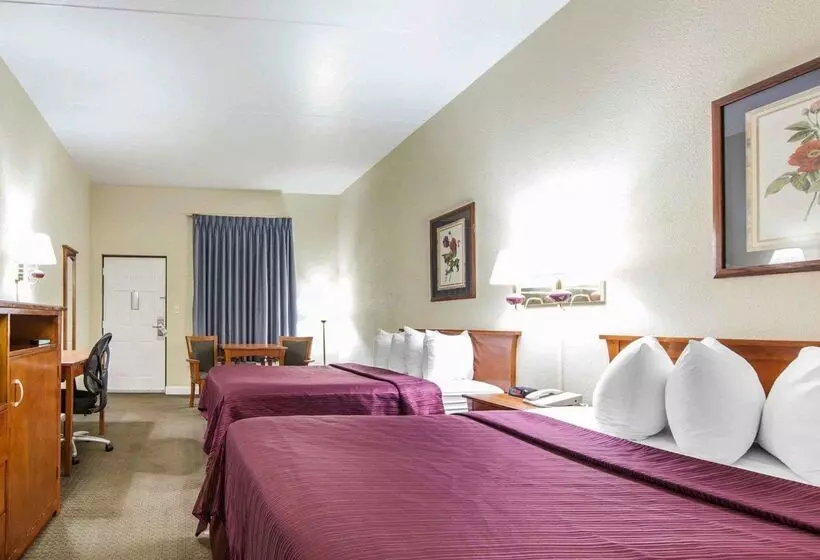 בית מלון כפרי Quality Inn