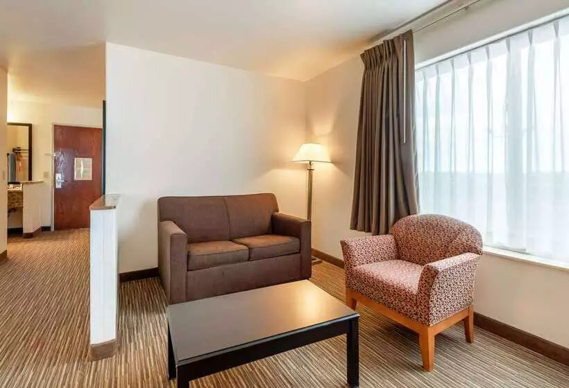 فندق Quality Inn & Suites Limon