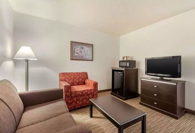 فندق Quality Inn & Suites Limon