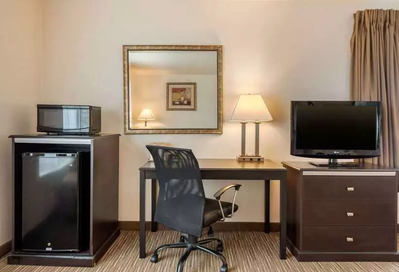 فندق Quality Inn & Suites Limon