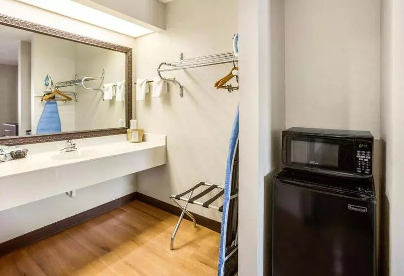 Отель Red Roof Inn Fayetteville I95