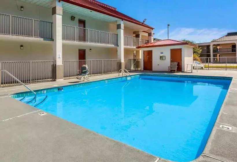 Отель Red Roof Inn Fayetteville I95