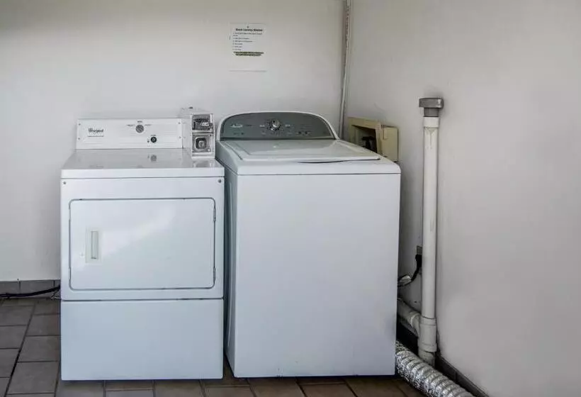 Отель Red Roof Inn Fayetteville I95