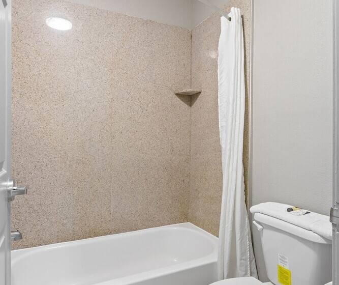 Отель Regency Inn Near Boardwalk & Hurlburt Field