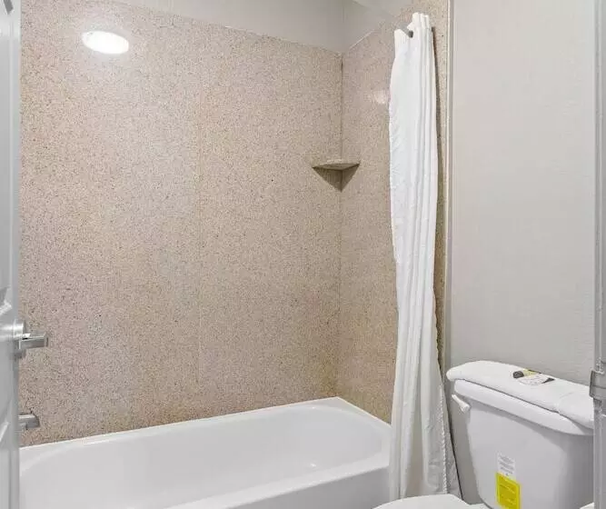 Отель Regency Inn Near Boardwalk & Hurlburt Field