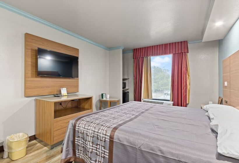 Отель Regency Inn Near Boardwalk & Hurlburt Field