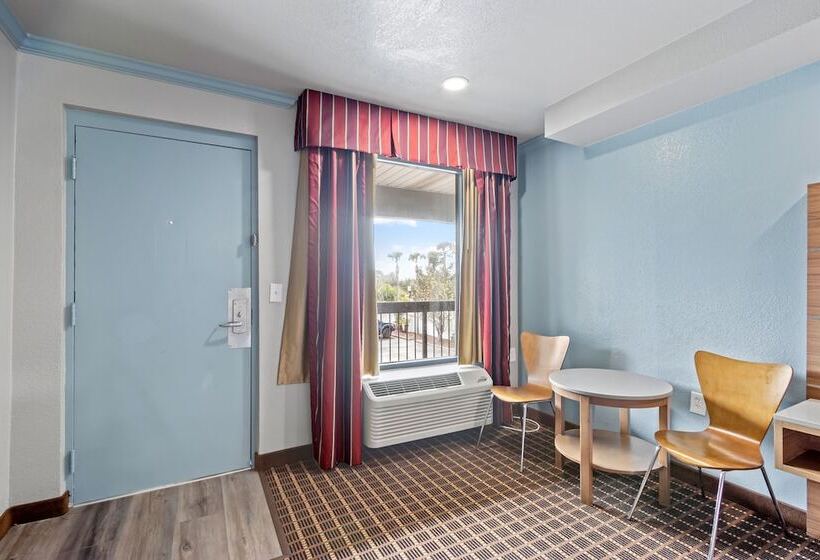 Отель Regency Inn Near Boardwalk & Hurlburt Field