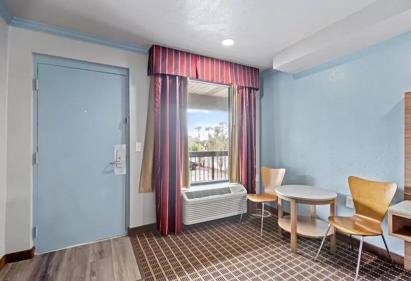 Отель Regency Inn Near Boardwalk & Hurlburt Field