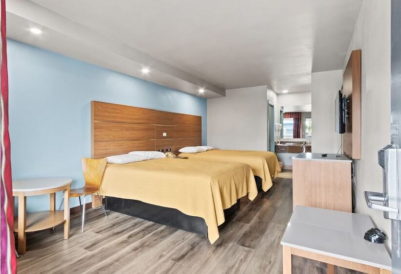 Отель Regency Inn Near Boardwalk & Hurlburt Field