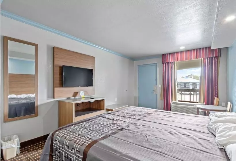 Отель Regency Inn Near Boardwalk & Hurlburt Field