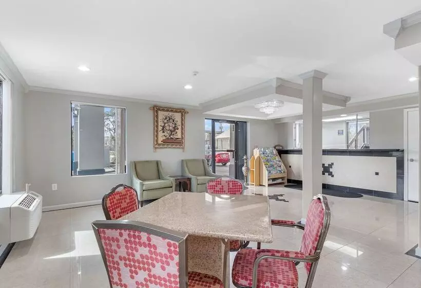 Отель Regency Inn Near Boardwalk & Hurlburt Field