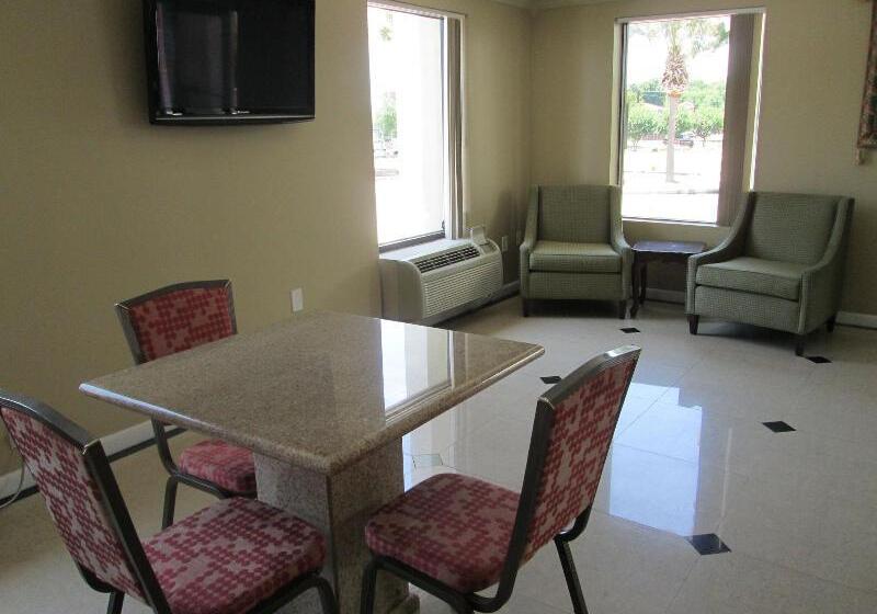 Отель Regency Inn Near Boardwalk & Hurlburt Field