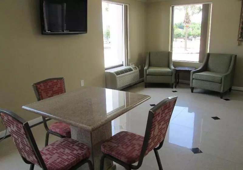 Отель Regency Inn Near Boardwalk & Hurlburt Field