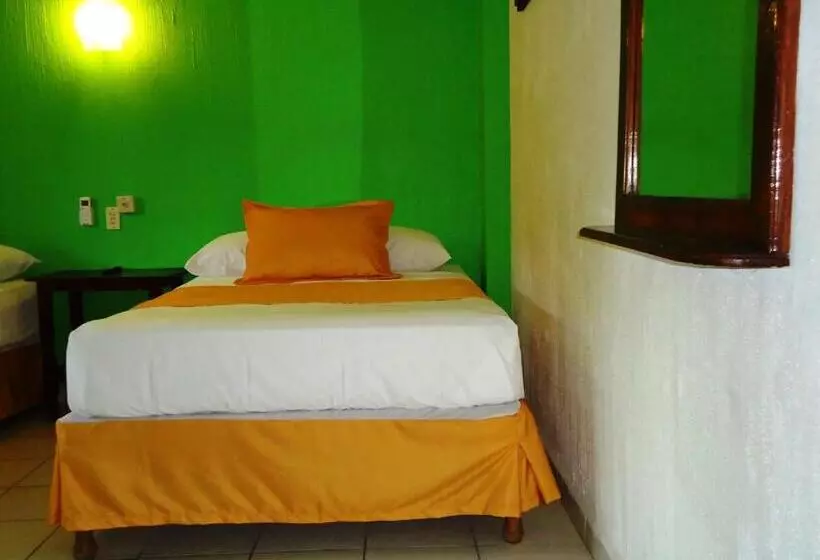 Hotelli Casa Mexicana Barra De Navidad