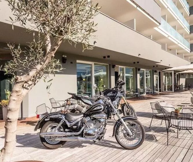 Hotelli Hoody Active & Happiness