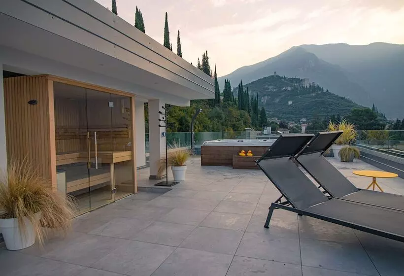 Hotelli Hoody Active & Happiness