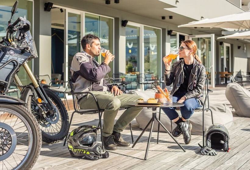 فندق Hoody Active & Happiness