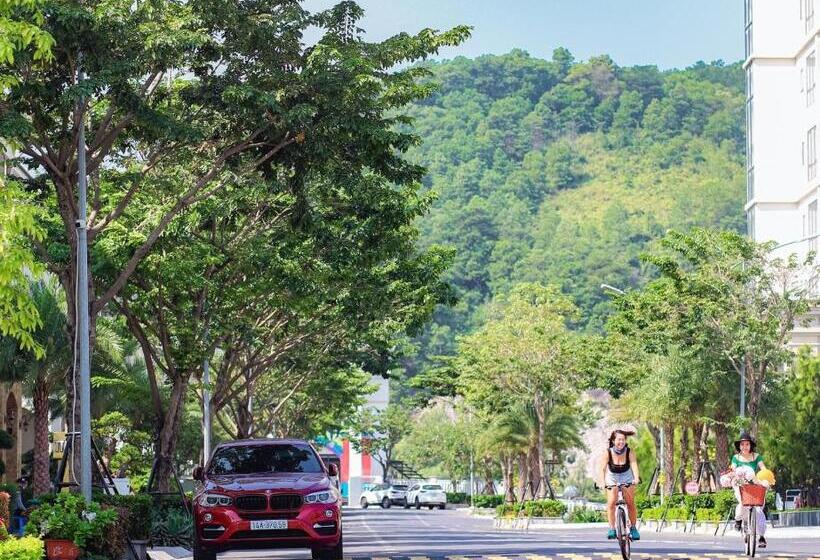 D Lioro Hotel & Resort